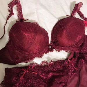 NWT 32BBurgundy lace push-up bra set